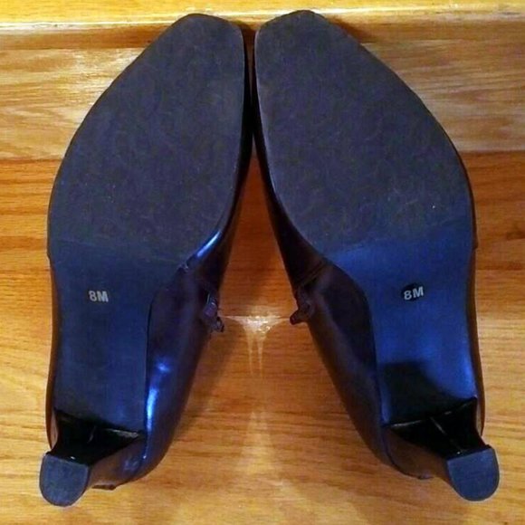 FLASH SALE! NWT Espresso Faux Leather Ankle Boots, Floral Adornment, 8M - Picture 7 of 7